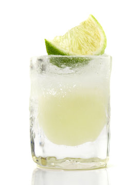Lime Schnaps im Eisglas
