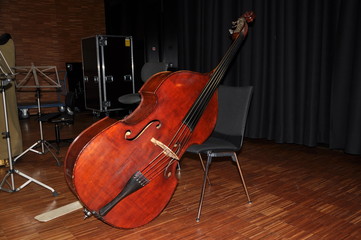 Cello im Probenraum
