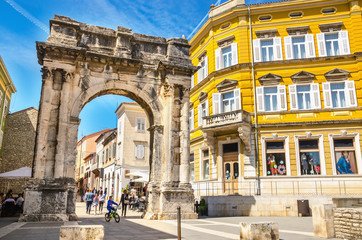 Fototapeta na wymiar Ancient Roman triumphal arch or Golden Gate and square in Pula, Croatia, Europe