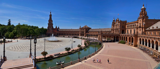 'Seville's finest': Panorama of Plaza de Espana