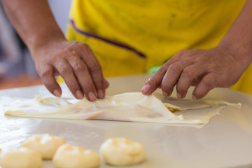 Obraz na płótnie Canvas Merchant on process making delicious roti for customers