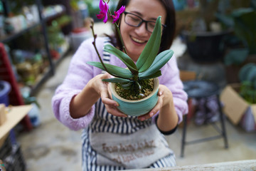 female florist working in shop