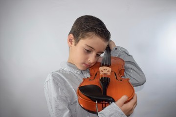 Jeune homme avec son violon