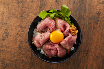 ローストビーフ丼