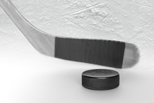 Hockey puck and putter on ice