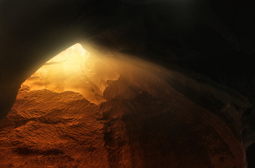 Obraz premium Abstract and surrealistic image of cave with light. revelation and open the door, Holy Bible story concept
