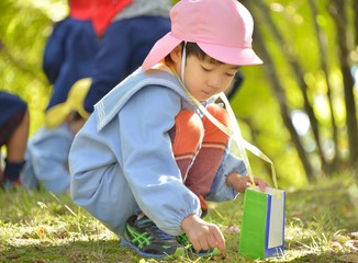 楽しい遠足・森で遊ぶ