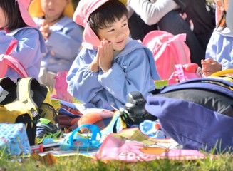楽しい遠足・森で遊ぶ