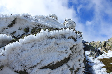 givre sur arête rocheuse