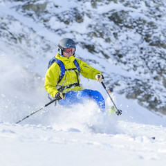 Fototapeta na wymiar souverän skifahren im Gelände