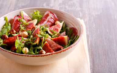 Figs, rocket, ham and nut salad