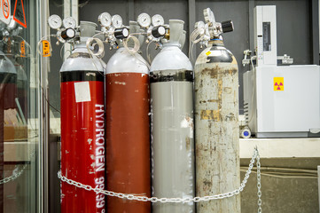 Gas pressure regulator with gas Nitrogen , Oxygen, Helium, Hydrogen.Gas used on the machine Gas...