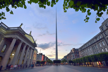 Obraz premium Słynny punkt orientacyjny Iglicy w Dublinie