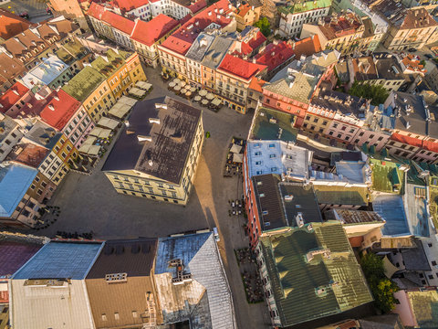 Fototapeta Lublin z lotu ptaka. Lublin stare miasto z powietrza, z widokiem na Stary Trybunał Koronny i ulicę Rynek.