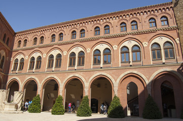 Fototapeta na wymiar Patio de armas del castillo de Belmonte en Cuenca