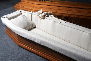 Ataúd Coffin Cercueil Bara Bière Lijes Φέρετρο Cassa da morto 棺 Sicriu ארון מתים...