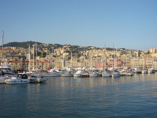 Fototapeta na wymiar port de gênes italie vue
