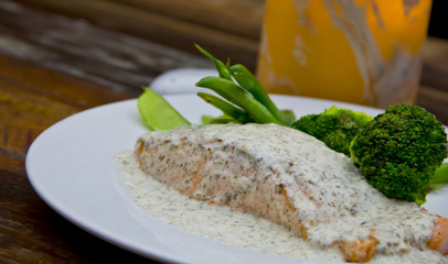 Salmon in white wine sauce with vegetables