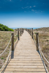 Fototapeta na wymiar Menorca, Steg zum Meer