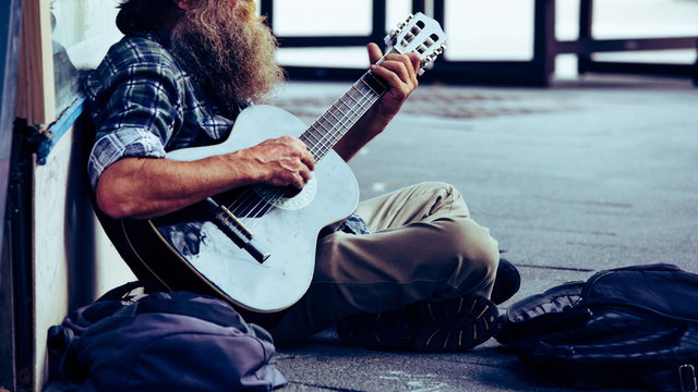 路上ギタリスト