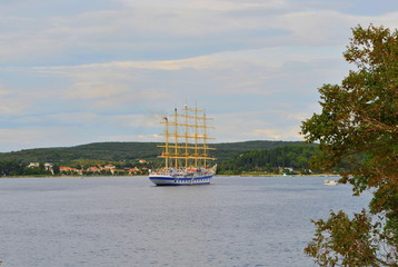 Żaglowiec w zatoce © bnorbert3