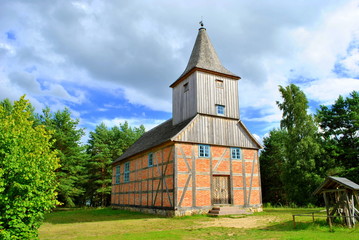 Fototapeta na wymiar Kościół, Skansen Wdzydze Kiszewskie