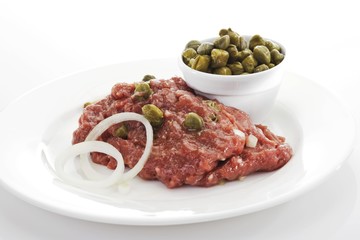 Tartare, capers, onion rings