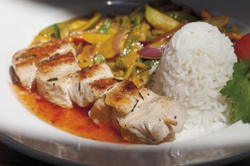 Grilled turkey skewer with wok vegetables and boiled rice