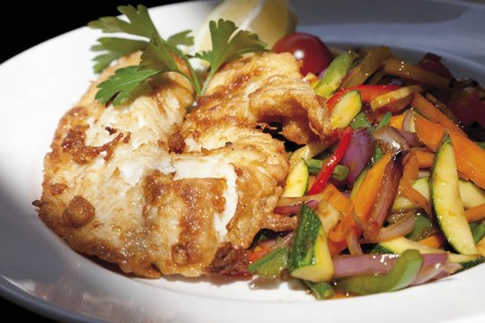 Wok vegetables with redfish fillet