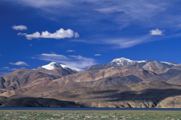 Mountains, approx 7000m, at the high-altitude lake Tso Moriri, Tsomoriri or Lake Moriri, Changtang or Changthang, Ladakh, Indian Himalayas, Jammu and Kashmir, North India, India, Asia