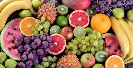 Rucksack Obst-Hintergrund. Konzept der gesunden Ernährung. Flach liegen. © bit24
