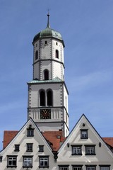 Fototapeta na wymiar The spire of the city parish church of St. Martin with house gables, market square Biberach, Biberach an der Riss, Upper Swabia, Baden-Wuerttemberg, Germany, Europe