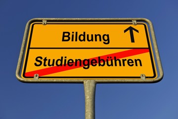 Obraz premium City limit sign, symbolic image in German for the abolition of tuition fees to encourage equality in education, right to education for all