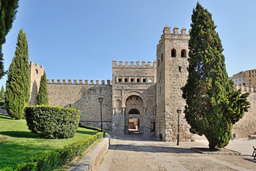 Fototapeta na wymiar Puerta de Alfonso VI, Toledo, Spain