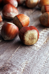 Obraz premium Hazelnut on wooden background. Tasty group of organic hazelnuts