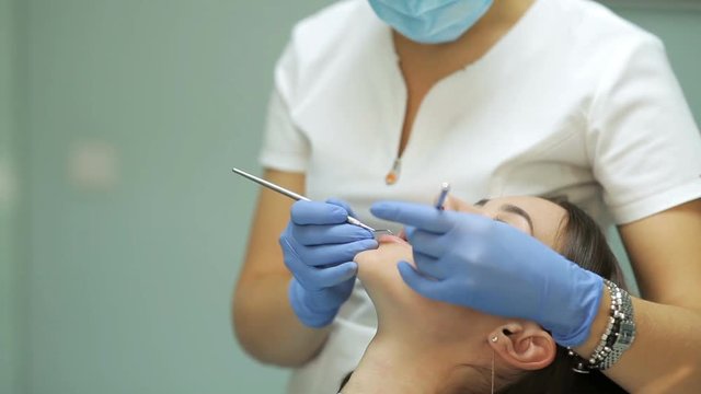 Dentist examining a patient's teeth in the dentistry
