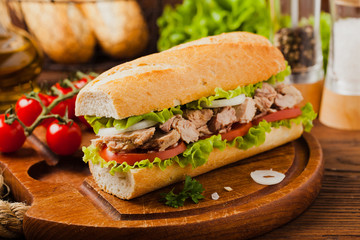 Delicious tuna sandwich, served with lettuce, tomato and onion.