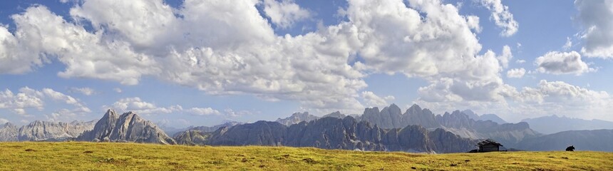 Obraz premium View as seen from Aferer Alm alp on Plosen mountain, view of Aferer Geisler Massif and Peitlerkofel mountain, Wuerzjoch ridge, Villnoesstal valley, Dolomites, province of Bolzano-Bozen, Italy, Europe