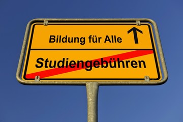 Obraz premium City limits sign with the words Bildung fuer Alle and Studiengebuehren, German for education for everybody and tuition fees, symbolic image for the abolition of tuition fees to enable the right to education for all