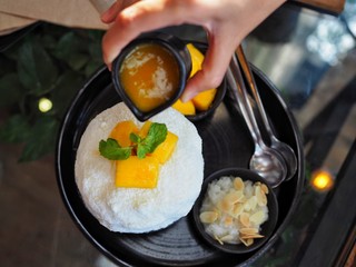 Mango Bingsu with sticky rice (Thai Style)