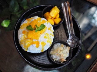 Mango Bingsu with sticky rice (Thai Style)