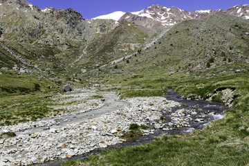 River that is fed by the melting of alpine glaciers