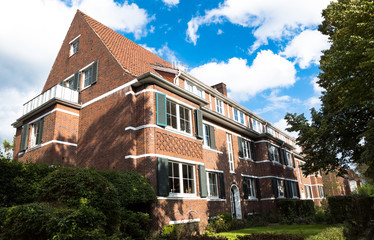 Mehrfamilienhaus