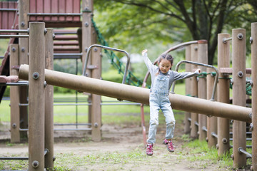 Obraz premium Happy Little Girl Playing in the Park