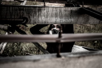 Obraz na płótnie Canvas Woman inside the rusty structure