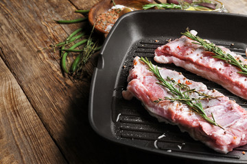 Grill pan with fresh raw ribs on table