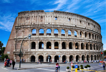 Obraz premium Colosseum famous architectural monument close-up in the daytime. Rome, Italy.