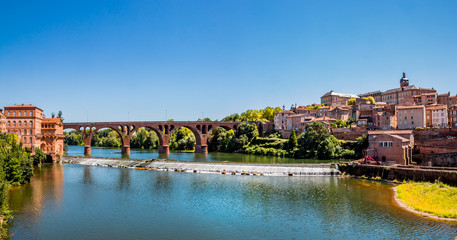 Fototapeta na wymiar Panorama du Tarn et d'Albi