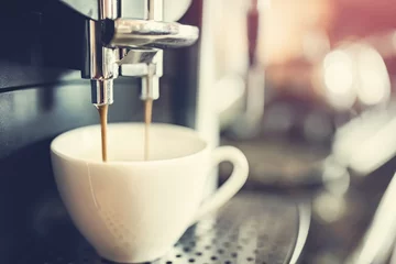 Selbstklebende Fototapeten Espressomaschine für frischen Kaffee © Mariusz Blach