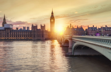 Fototapeta na wymiar Sonnenuntrgang hinter dem Big Ben in London, Großbritannien